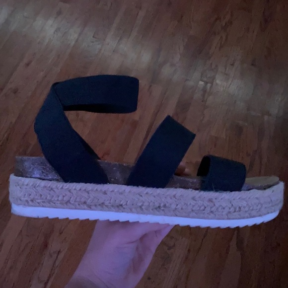 black espadrilles - Picture 3 of 4